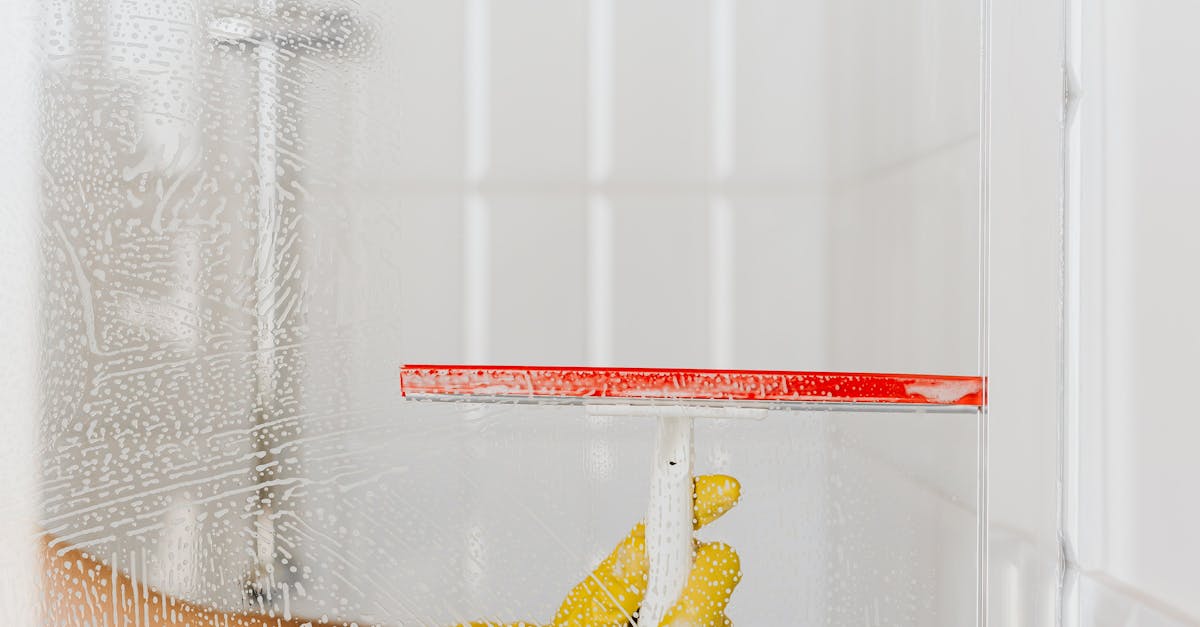 What is the best thing to clean a bathroom?